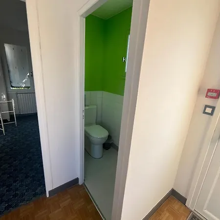 Voyageurs Хостел